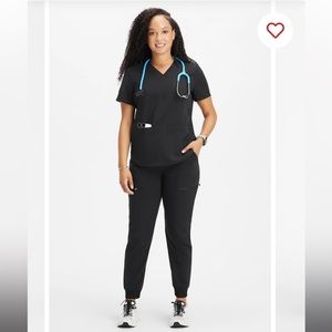 NWOT Fabletics On-Call 4-Pocket Scrub Jogger & Method 2-pocket top (set)